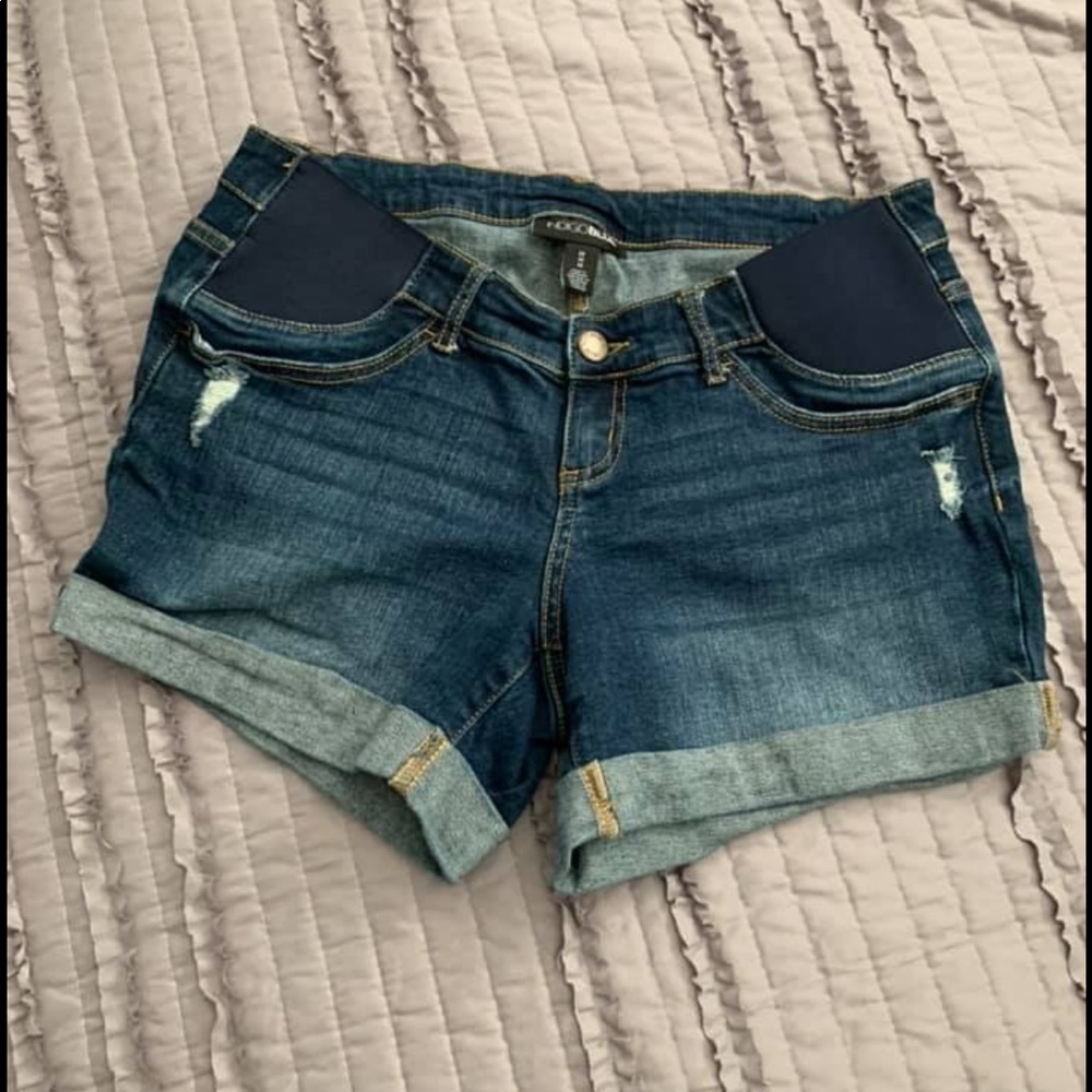 Multiple different maternity shorts